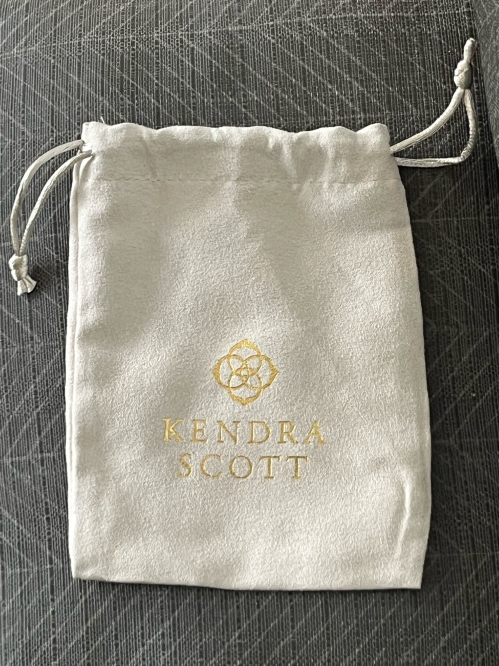 NWT Kendra Scott Silver Chain Necklace with Layered Clover Charms AND Dust Bag - Picture 8 of 9